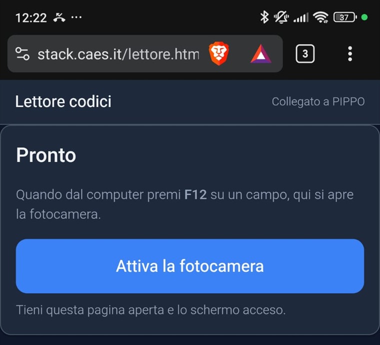 Il telefono in attesa: la pagina Pronto con il nome del computer collegato e il pulsante Attiva la fotocamera